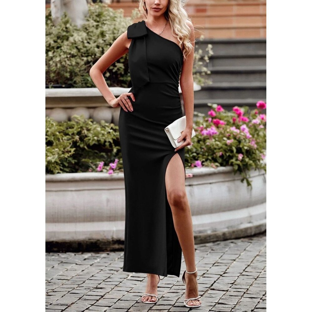 Elegant Black One-Shoulder Maxi Dress